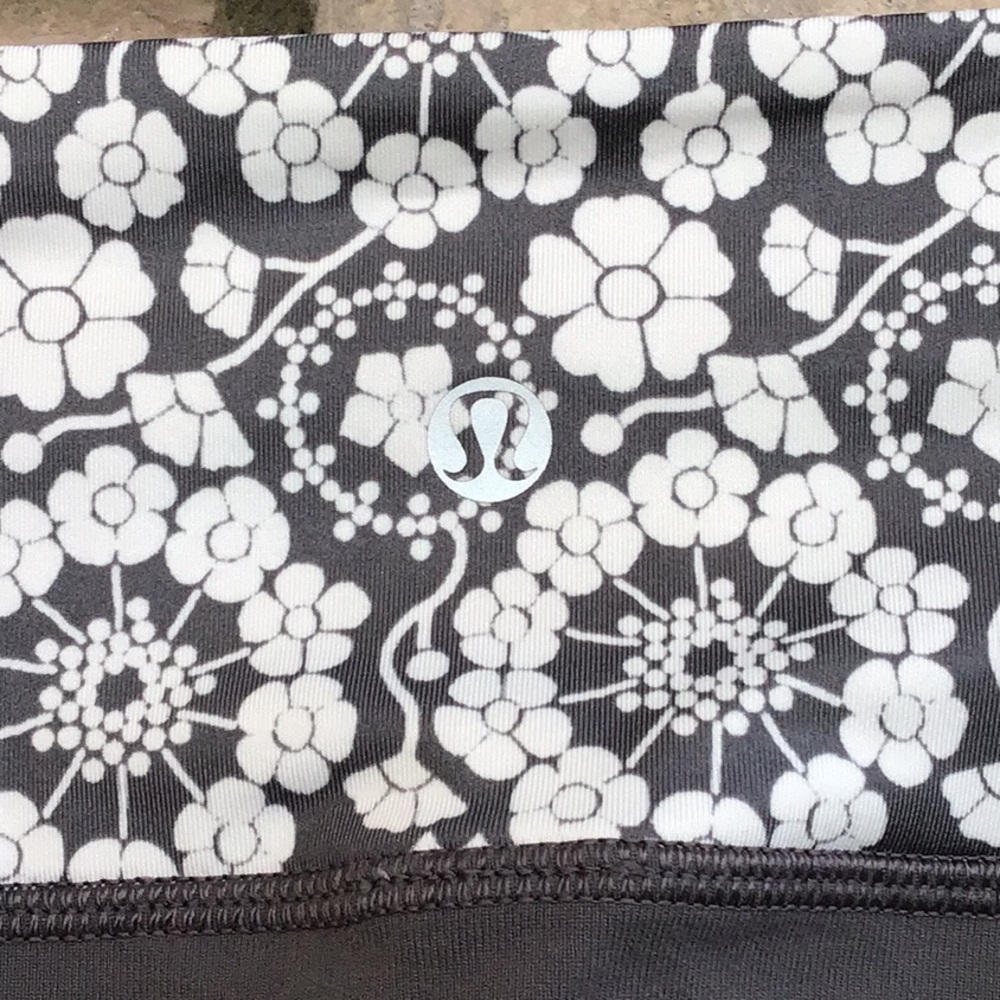Lululemon Hip To Be Zen Crop - Picture 5 of 6